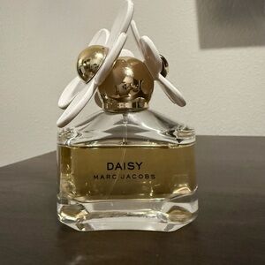 Marc Jacobs Daisy Perfume with Gold and White Accents